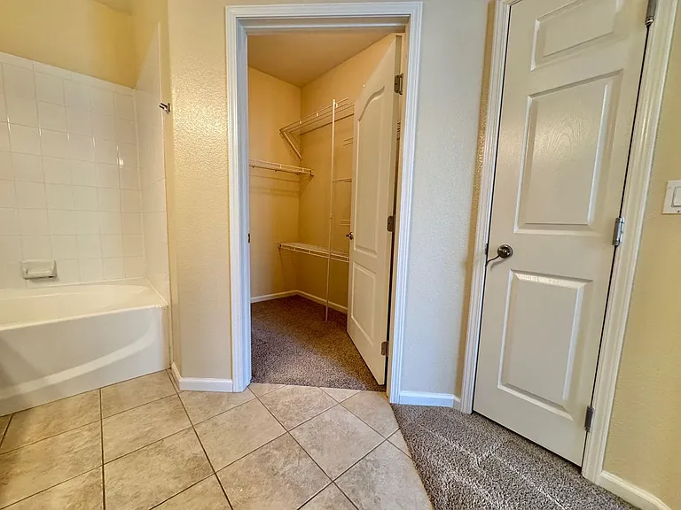 10217 King Henry Ave #101 — Photo 6