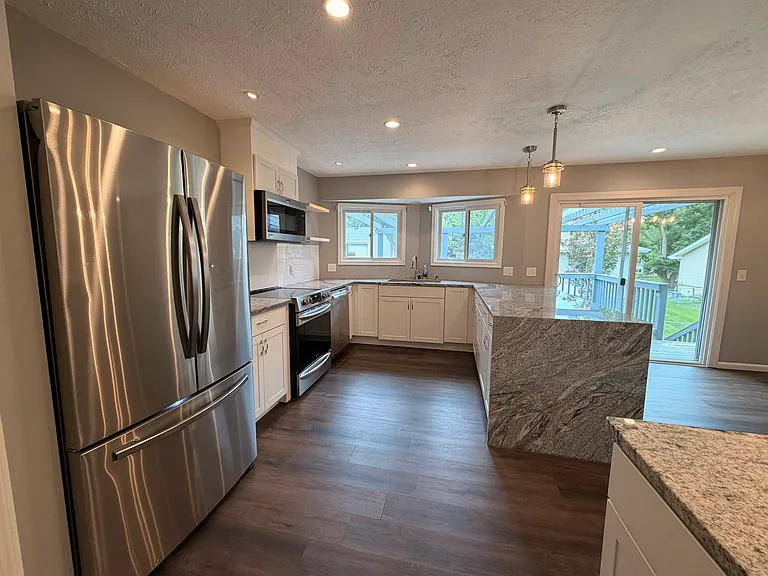 2307 Brighton Dr — Photo 3
