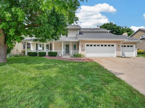 5713 Pommel Ct, West Des Moines, IA 50266