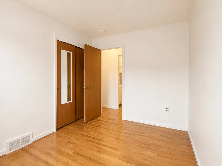 527 W Marion St — Photo 18