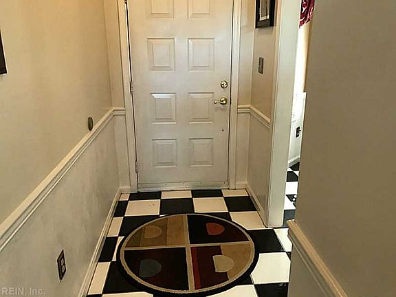 4th image of 619 S Lake Cir