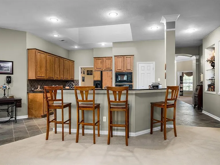 Andover Manor Dr — Photo 3