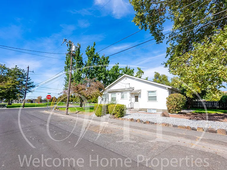 427 SW Bade Ave — Photo 31