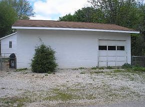 5th image of 614 W Oak St