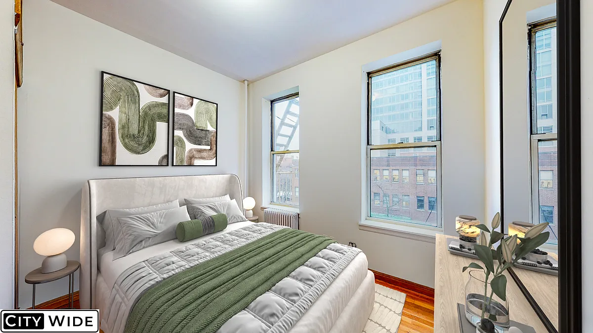 Building Photo - 1654 3rd Ave #12