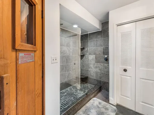 2110 Harmon Cove Tower image 26 of 50