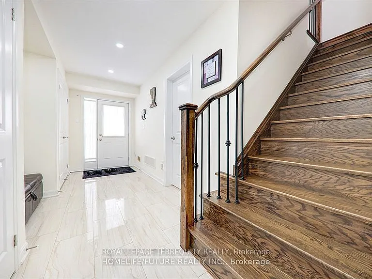 2412 Fall Harvest Cres — Photo 9