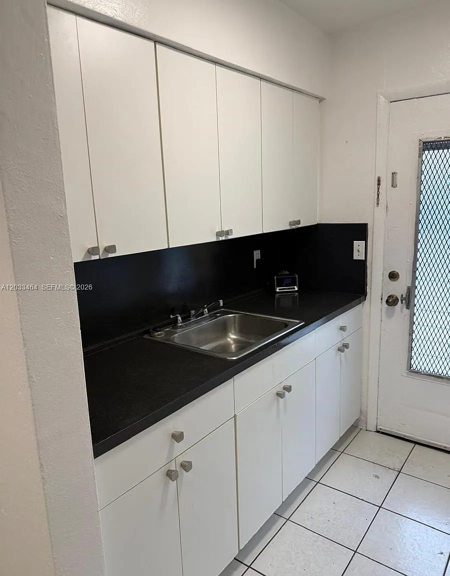 1 bed, 1.0 bath, $1,600 — Photo 3
