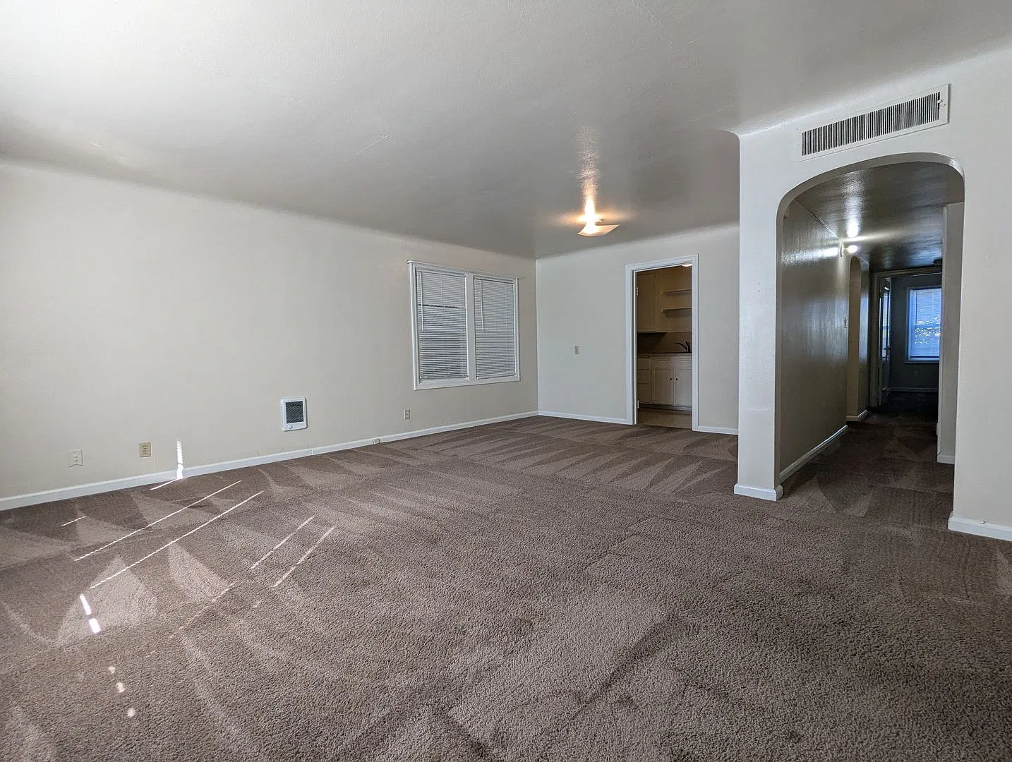 Nice 2 bed/1 bath located in the Whiteaker district — Photo 2