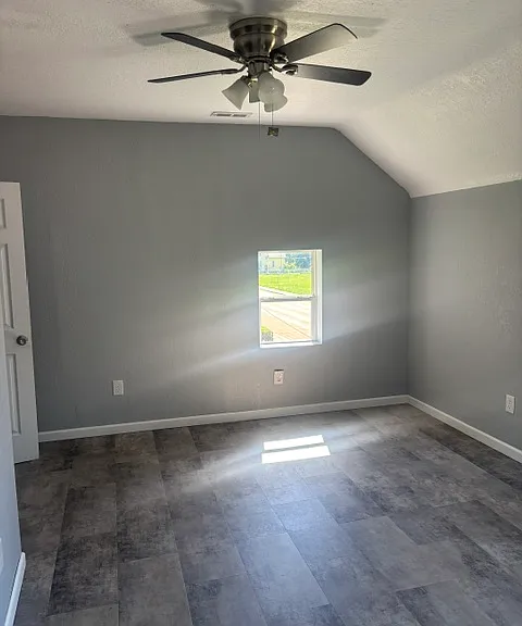 623 Melrose Ct — Photo 11