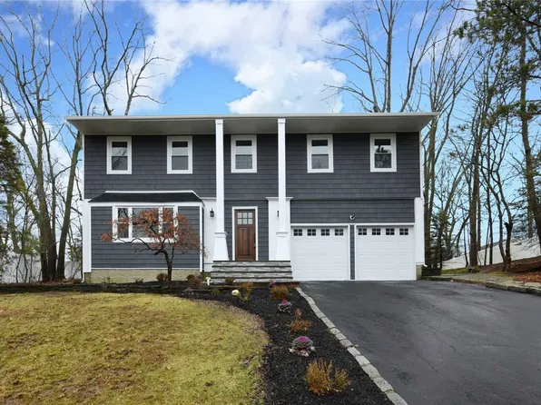 12 Harbor Oaks Dr, Kings Park, NY 11754