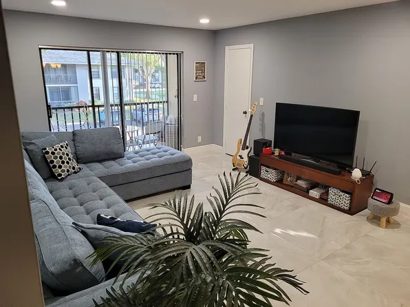 9780 Pineapple Tree Dr APT 203, Boynton Beach, FL 33436