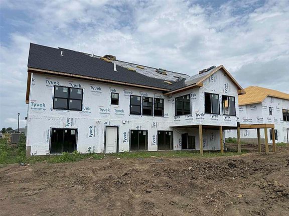 3rd image of 80 S Seven Oaks Rd