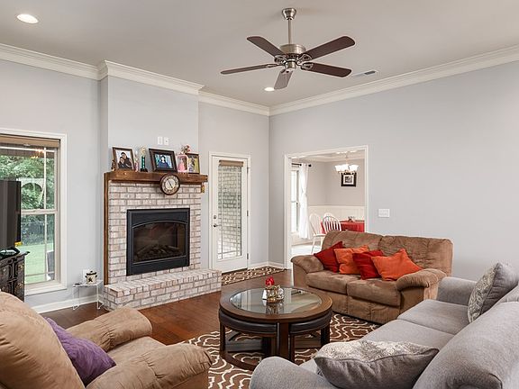 4th image of 180 Villagewood Dr