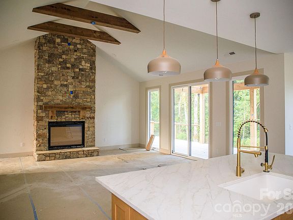 4th image of 113 Perry Pl