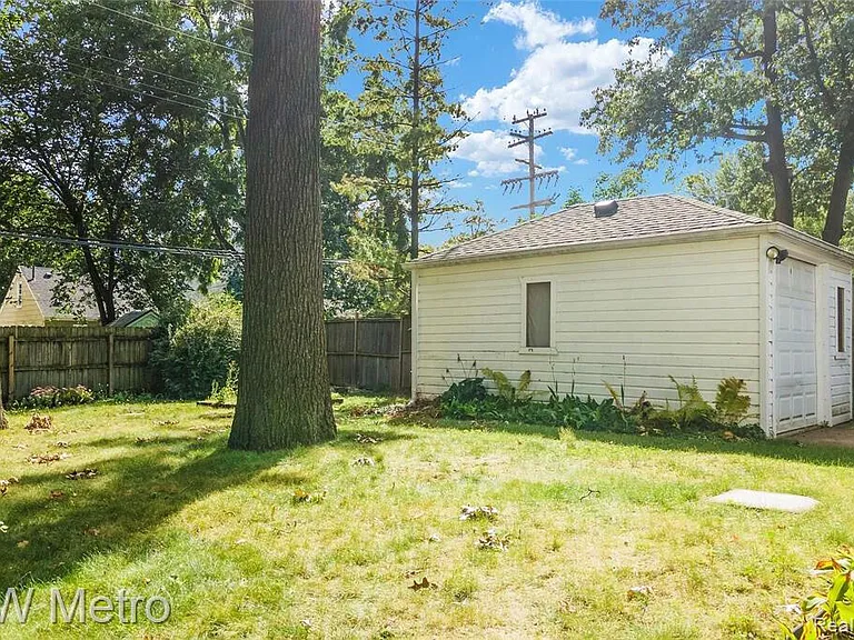 865 W Marshall St — Photo 22