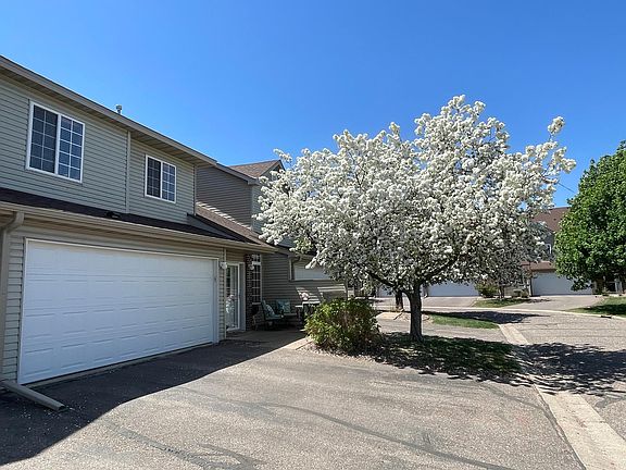 2nd image of 2433 Oakridge Cir