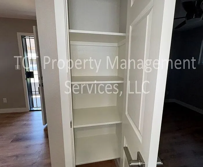 493 E Erie St #B — Photo 11