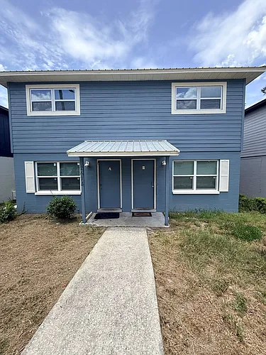2614 SW 31st Pl Photo 1