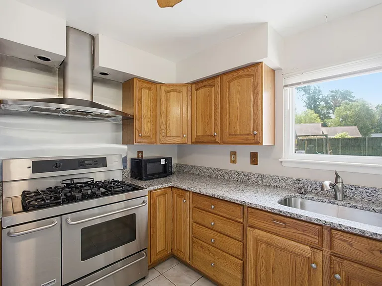 10805 Southall Dr — Photo 6
