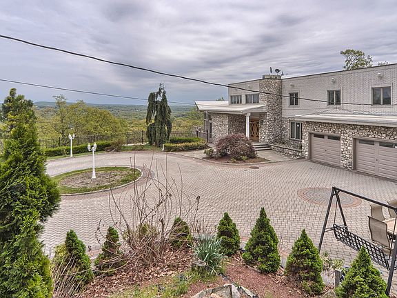 2nd image of 36 Wilson Ave E