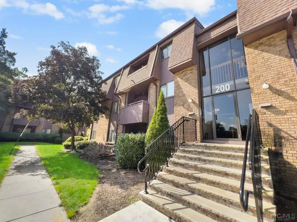 212 Wood Mill Dr #212, East Windsor, NJ 08512