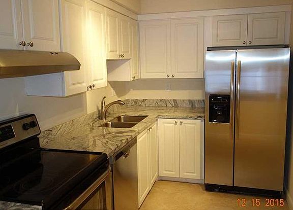 3rd image of 1100 Crystal Lake Dr APT 114