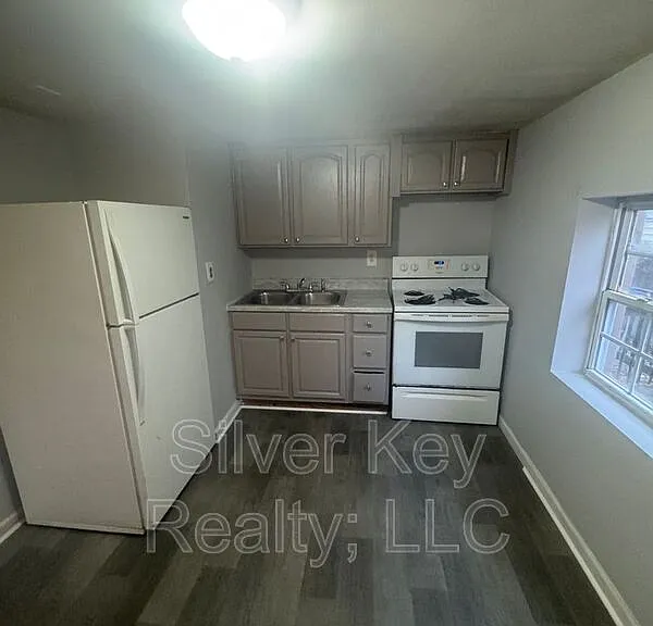 107 Forrest Ave #6 — Photo 4