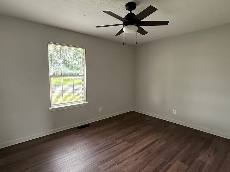 492 Landis Ln — Photo 11
