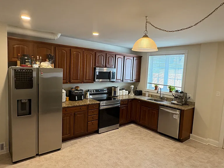 127 E Allen St — Photo 3