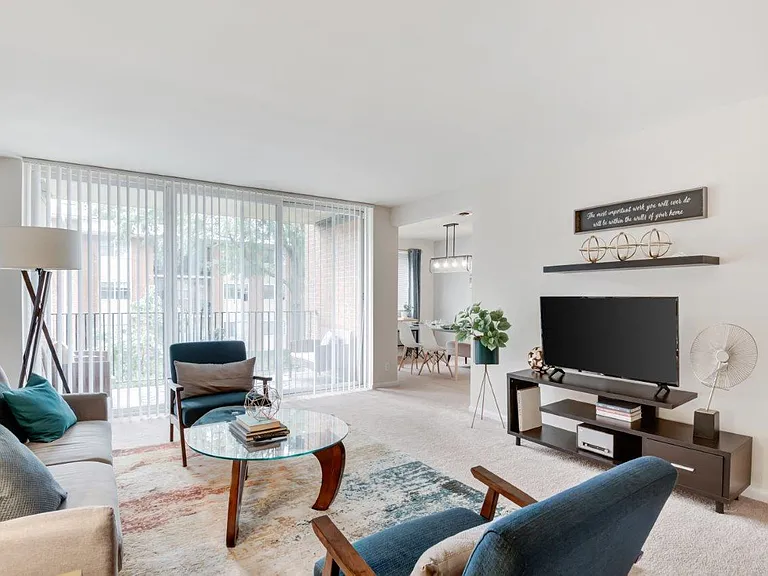 Willow Run at Mark Center Apartment Homes — Photo 5