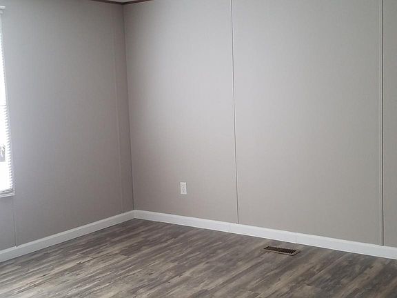 3rd image of 160 Knotty Pine Ln