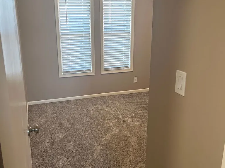 Bristol Square Apartments — Photo 83