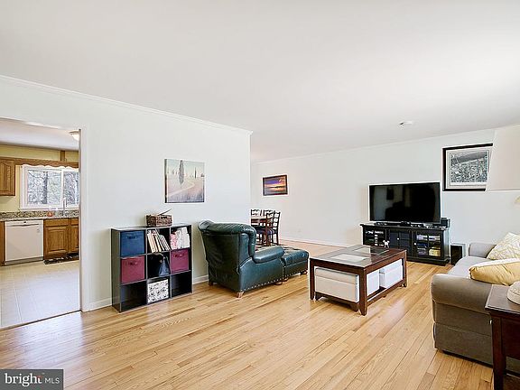 4th image of 45765 King Dr