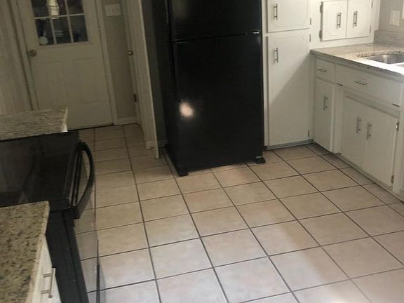3rd image of 2602 Banks Cir