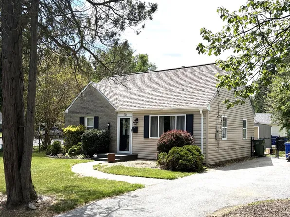 1716 Glenside Dr, Harrisburg, PA 17109