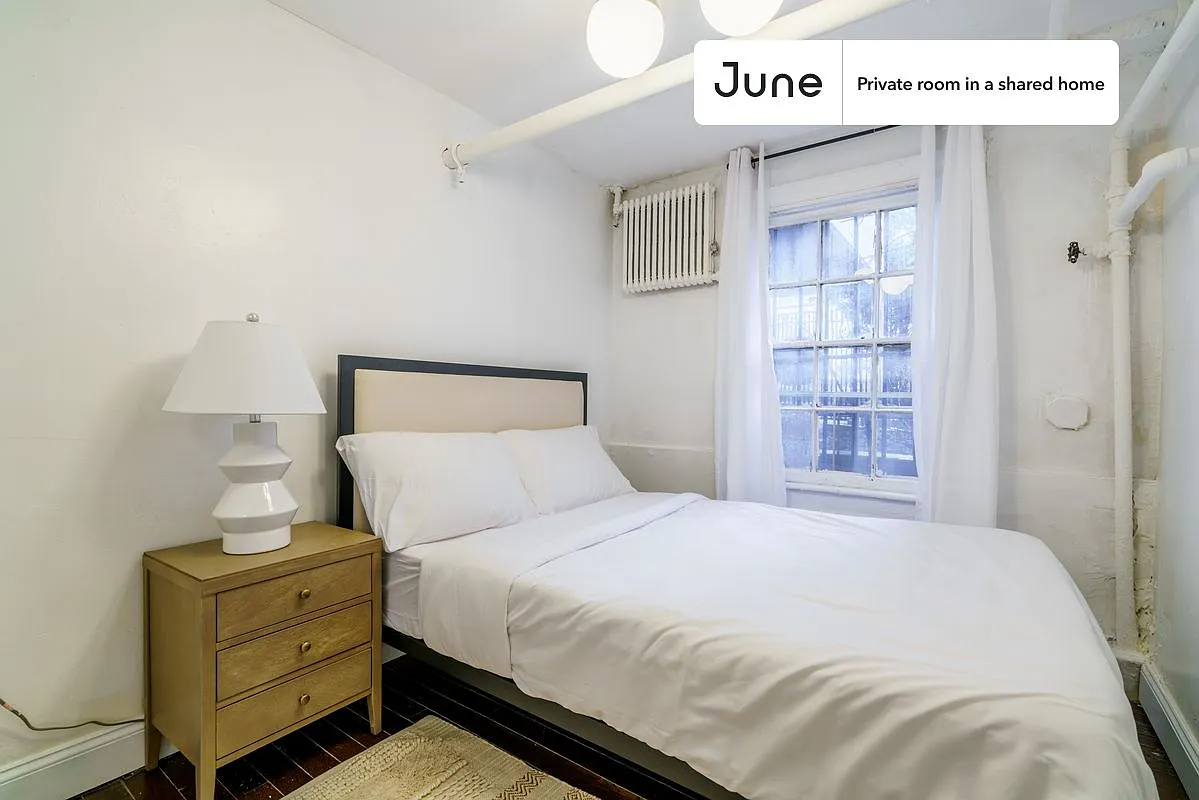 Full bedroom in 5 bed/1.5 bath home in Bedford-Stuyvesant #909 D — Photo 1