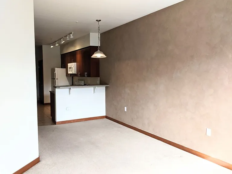 910 Gladstone St #306 — Photo 7