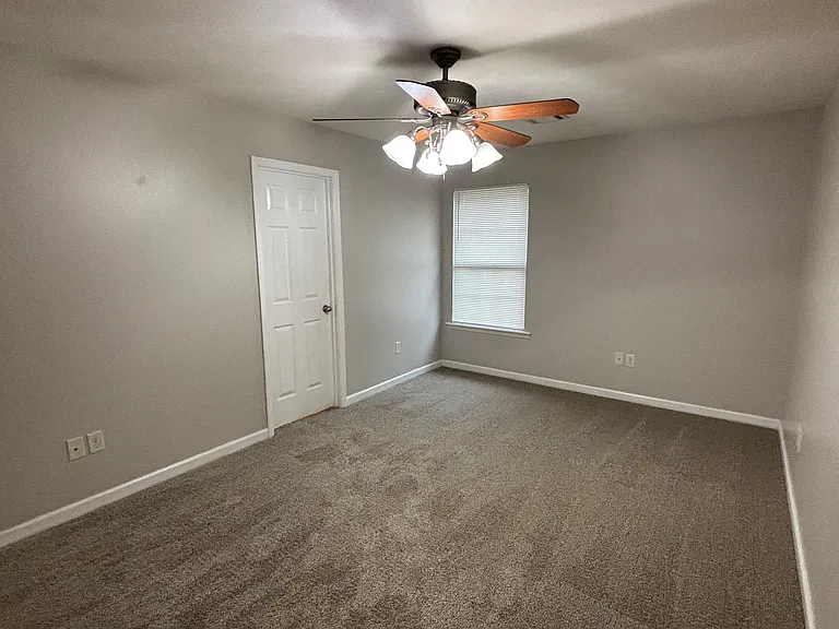 409 Calvin Ct — Photo 18