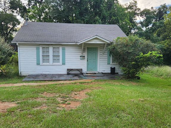 Cozy one bed, one bath cottage.