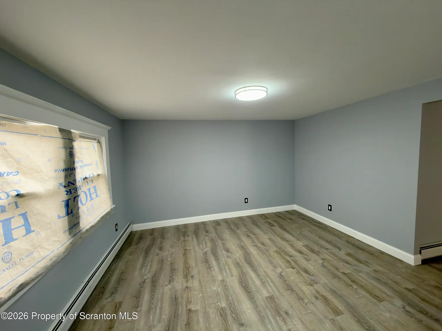 3 bed, 2.0 bath, 1900 sqft, $2,500 — Photo 2