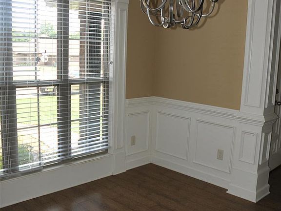 5th image of 502 Sanibel St