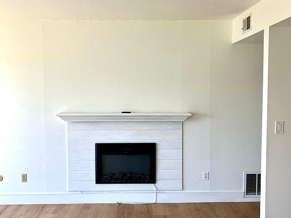 4th image of 216 Cazneau Ave