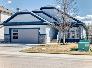 112 W Creek Gln, Chestermere, AB T1X 1P8