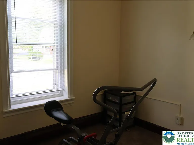 1533 E Emmaus Ave — Photo 18