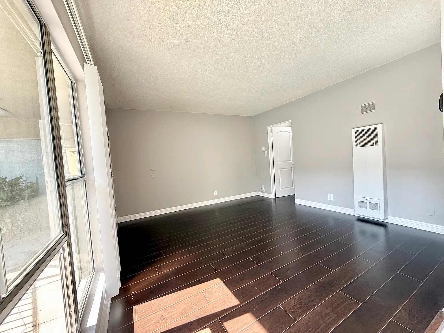 1427 N Gardner St — Photo 2
