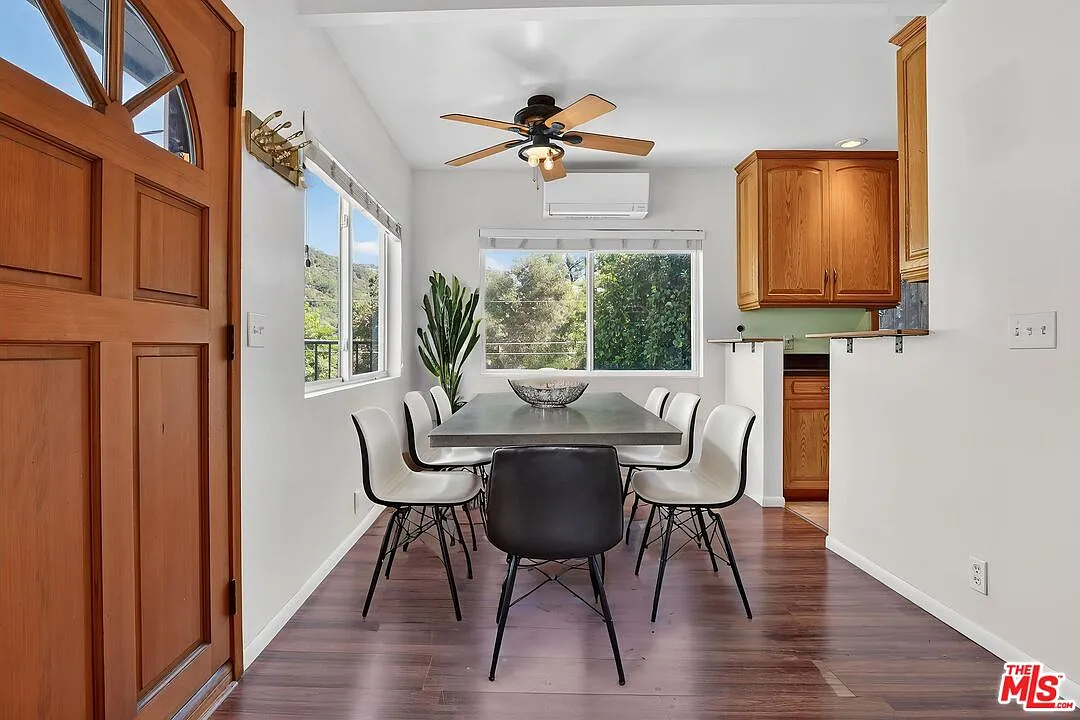 2 bed, 2.0 bath, 1427 sqft, $5,000 — Photo 4
