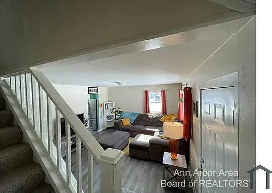 1135 Lexington Pkwy — Photo 6