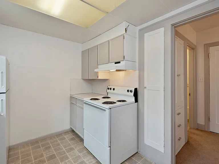 Victor Apartments — Photo 9