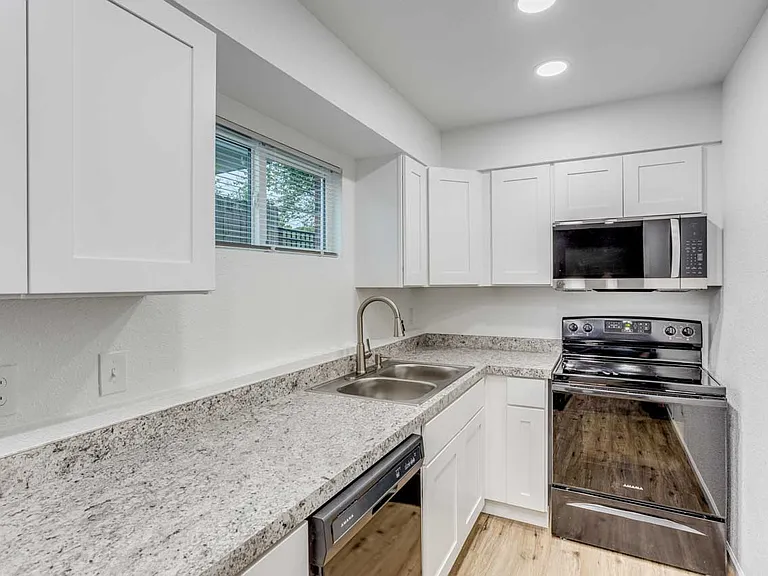 307 S Seneca St #101 — Photo 5